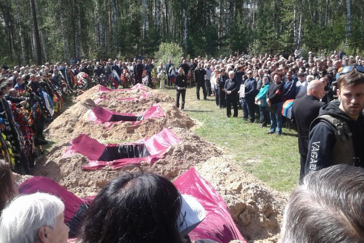 Жители Сарова благодарны всем, кто соболезнует им о гибели пяти испытателей Жители Сарова благодарны всем, кто соболезнует им о гибели пяти испытателей