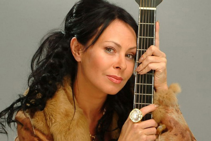 Многие помнят актрису по песням «Какао, какао, ко-ко-ко», «Чашка кофию» и «Дожди». Все три она исполнит на концерте в Перми