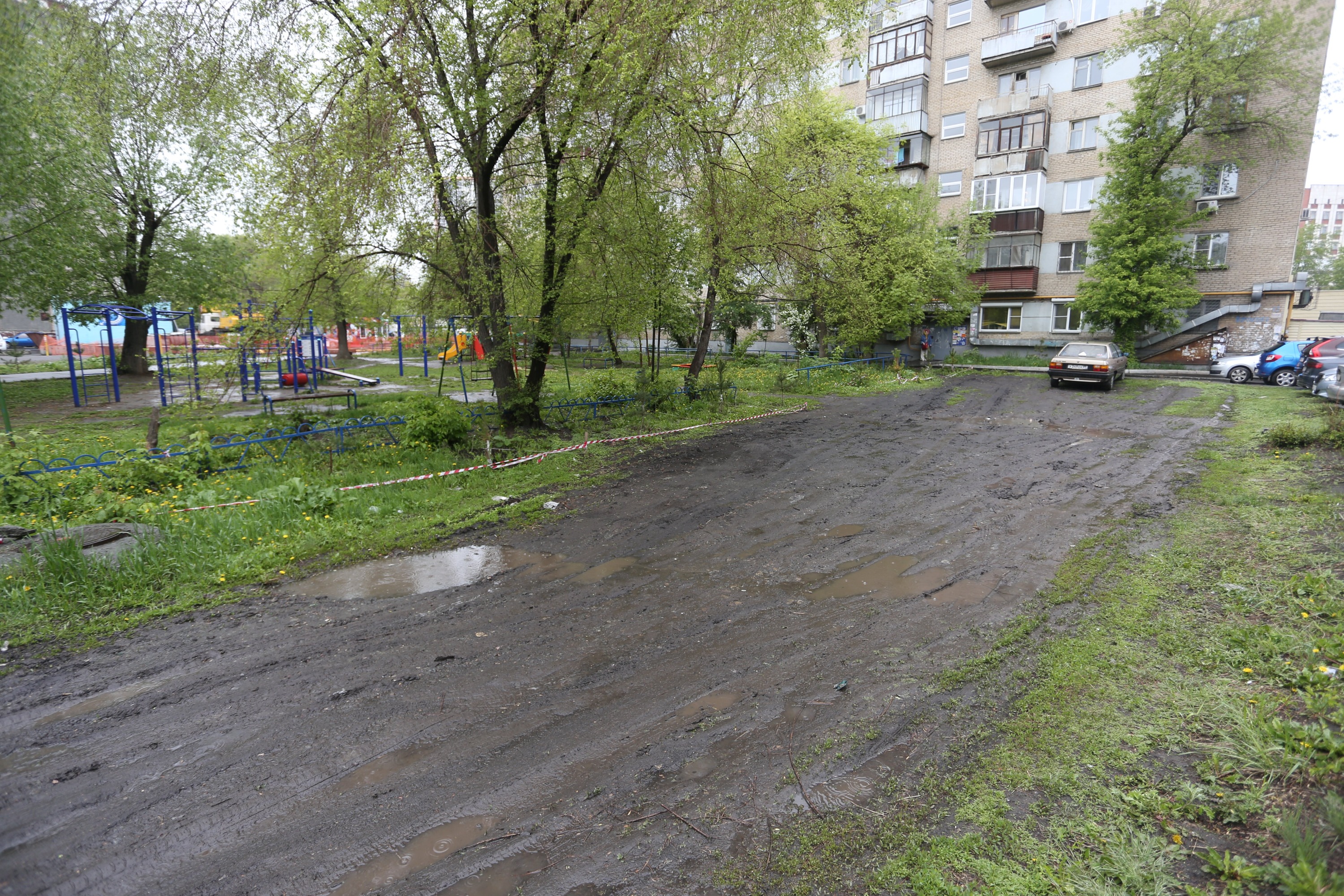 Грязь на дороге к дому по улице Воровского, 17 Грязь на дороге к дому по улице Воровского, 17