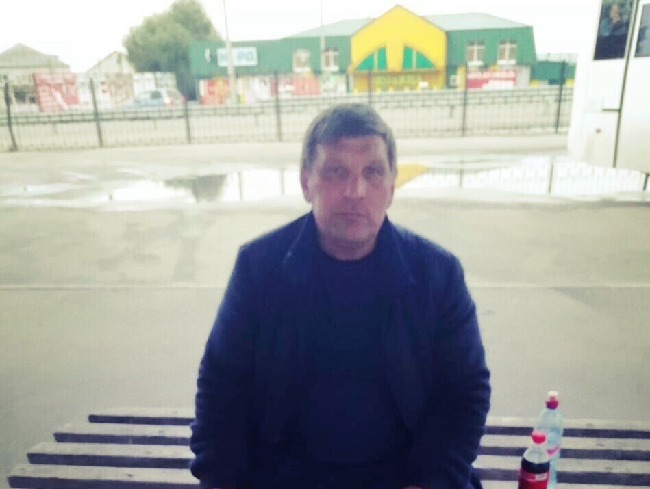 Юрий Глухарев живет в деревне Аромашевского района и зарабатывает на жизнь на халтурах с помощью трактора Юрий Глухарев живет в деревне Аромашевского района и зарабатывает на жизнь на халтурах с помощью трактора