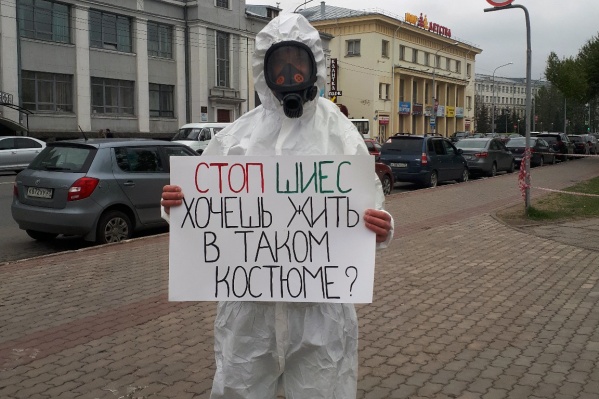 Владимир Григорьев закрыл лицо во время пикета — это считается нарушением Владимир Григорьев закрыл лицо во время пикета — это считается нарушением