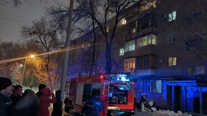 В Волжском при пожаре в пятиэтажке сгорел мужчина