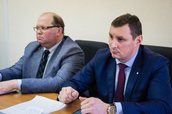 Дмитрий Ведьмедев (справа) работал чиновником по спорту много лет Дмитрий Ведьмедев (справа) работал чиновником по спорту много лет