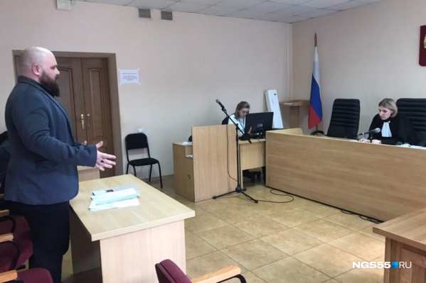 Илья Фришман (слева) отметил, что сам является евреем и публиковал ролики без цели пропаганды нацизма Илья Фришман (слева) отметил, что сам является евреем и публиковал ролики без цели пропаганды нацизма