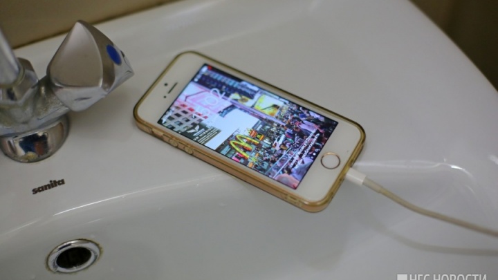 Стали известны подробности гибели девочки в ванне со смартфоном