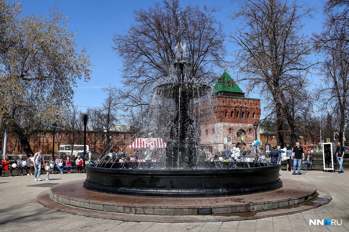 Скоро лето! Центральный фонтан на площади Минина открыл сезон