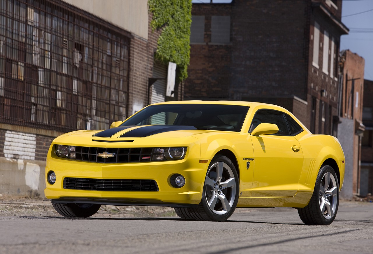 Внешность Chevrolet Camaro 2009–2015 годов создала команда из трёх дизайнеров, включая Владимира Внешность Chevrolet Camaro 2009–2015 годов создала команда из трёх дизайнеров, включая Владимира