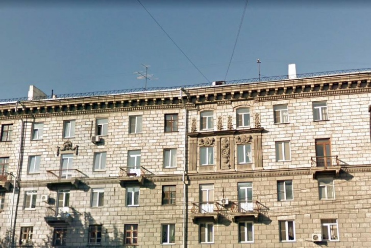 Заведение находилось в жилом доме прямо на площади Станиславского