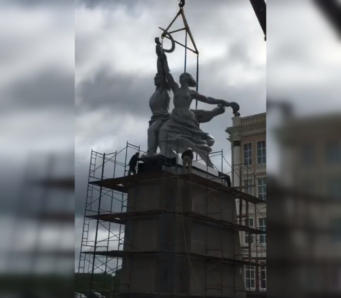 Вместе с постаментом высота памятника — 20 метров Вместе с постаментом высота памятника — 20 метров