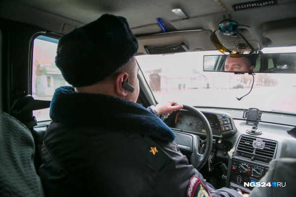 Подозреваемых в употреблении наркотиков доставили в полицию Подозреваемых в употреблении наркотиков доставили в полицию