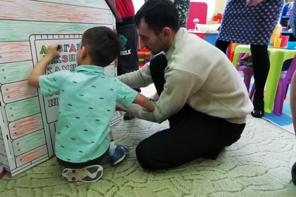 Родители проходят в детсаду обучающие тренинги по работе с детьми Родители проходят в детсаду обучающие тренинги по работе с детьми