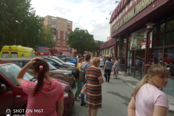 Сообщение о подозрительном предмете в поликлинике поступило в полицию в 14:39 Сообщение о подозрительном предмете в поликлинике поступило в полицию в 14:39
