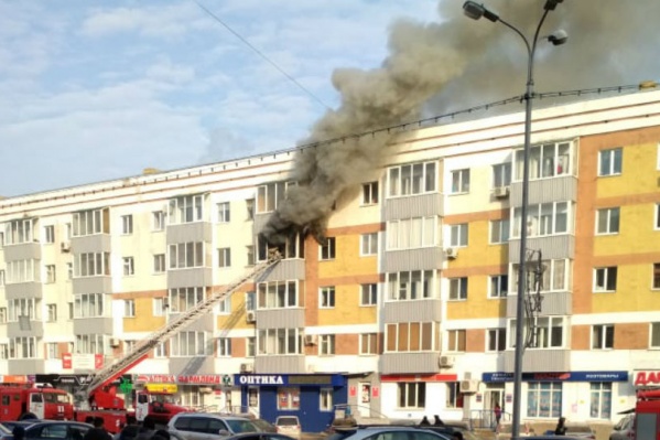Черные клубы дыма видно издалека Черные клубы дыма видно издалека