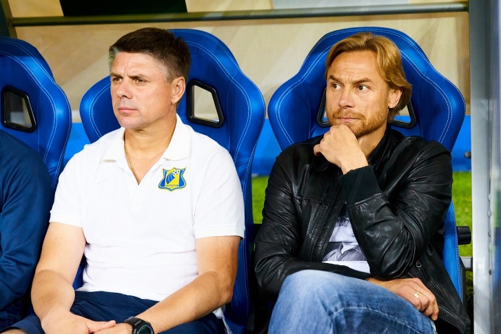 Валерий Карпин (справа) решил не переносить матч с «Оренбургом» Валерий Карпин (справа) решил не переносить матч с «Оренбургом»