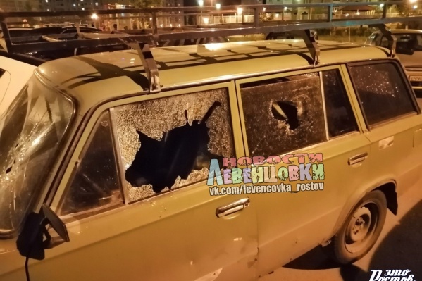 Дебоширка побила стекла автомобиля Дебоширка побила стекла автомобиля 