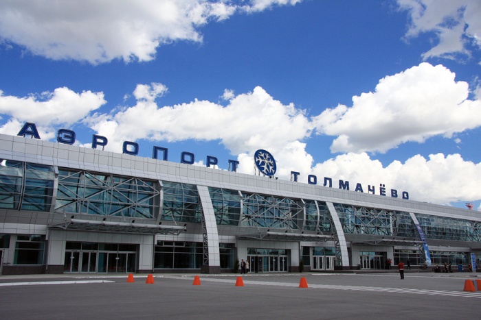 Пограничники развернули женщину в аэропорту Толмачёво Пограничники развернули женщину в аэропорту Толмачёво