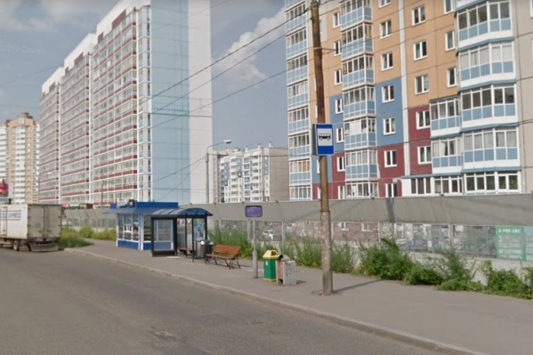 Во время ветра перевернуло остановку на улице Чернышевского Во время ветра перевернуло остановку на улице Чернышевского