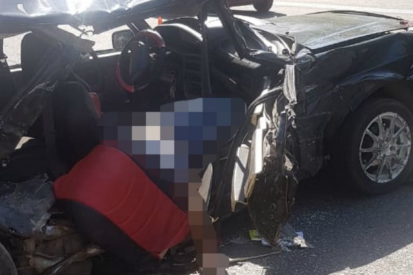 Автомобили ехали во встречном направлении Автомобили ехали во встречном направлении