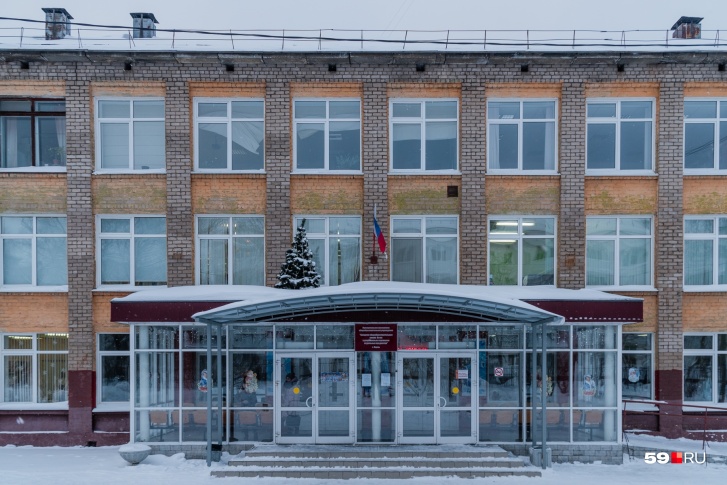 Школу 127 могут объединить с другим учебным заведением Школу 127 могут объединить с другим учебным заведением