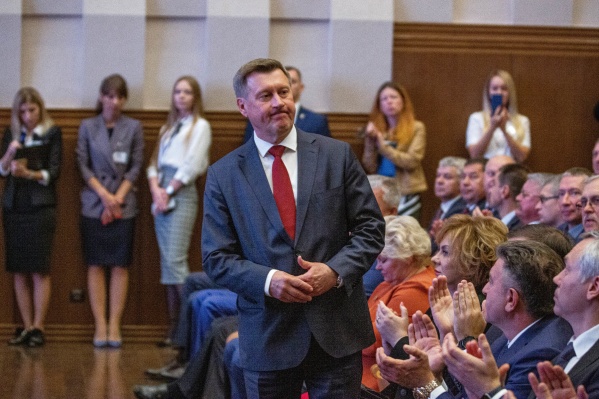 Поздравлять мэра пришли чиновники, спортсмены и бизнесмены Поздравлять мэра пришли чиновники, спортсмены и бизнесмены
