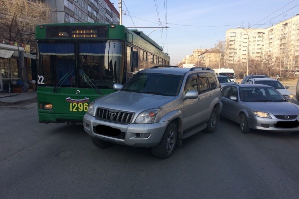 Водитель Toyota Prado свою вину признал, отмечает «Автоспас» Водитель Toyota Prado свою вину признал, отмечает «Автоспас»
