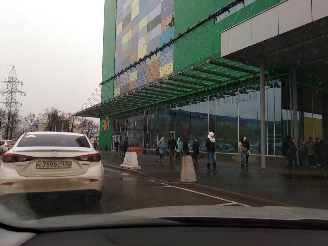 В Уфе эвакуируют торговый центр «ЯЙ»: в здании сработала пожарная тревога