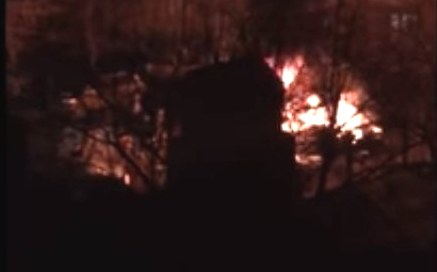 Четыре машины сожгли ночью во дворе на Свердловской