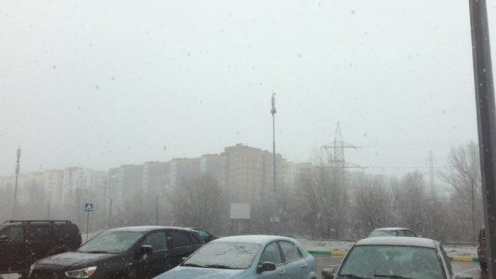 ГИБДД предупреждает нижегородцев о сложностях на дороге из-за ледяного дождя и мокрого снега