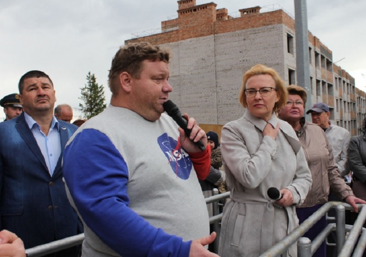 Мэр проводила встречи с жителями по проблемным вопросам Мэр проводила встречи с жителями по проблемным вопросам