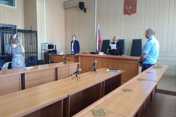 Осуждённому предстоит отбыть срок в колонии строгого режима и выплатить полицейскому 300 тысяч рублей Осуждённому предстоит отбыть срок в колонии строгого режима и выплатить полицейскому 300 тысяч рублей