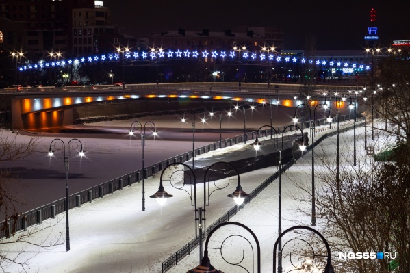 С Комсомольского моста сейчас открывается прекрасный вид. Но к благоустройству на Бударина есть определённые вопросы С Комсомольского моста сейчас открывается прекрасный вид. Но к благоустройству на Бударина есть определённые вопросы