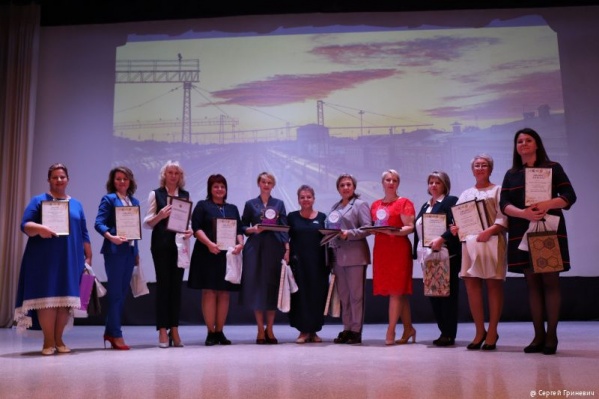 Победительница конкурса Ирина Рожкова — пятая слева Победительница конкурса Ирина Рожкова — пятая слева