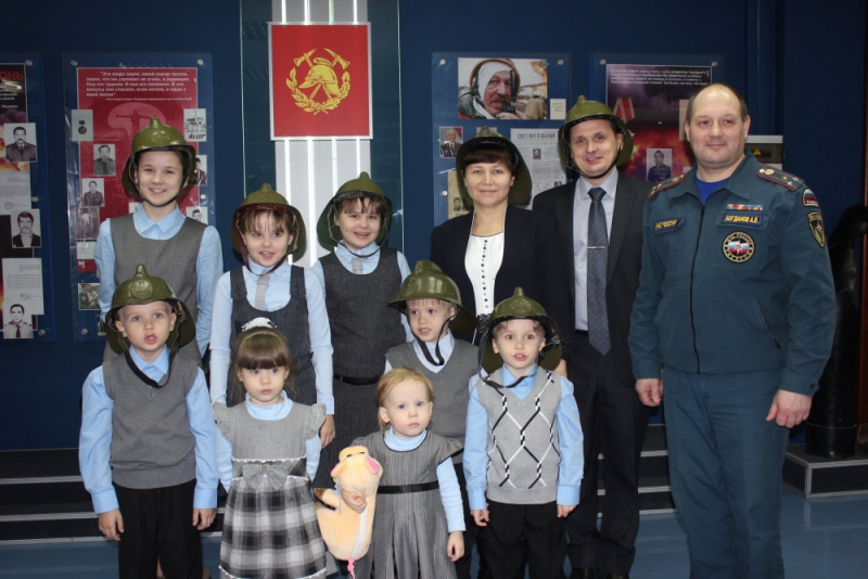 Семье пожарного с 14 детьми из Норильска вручили медаль «Родительская слава»