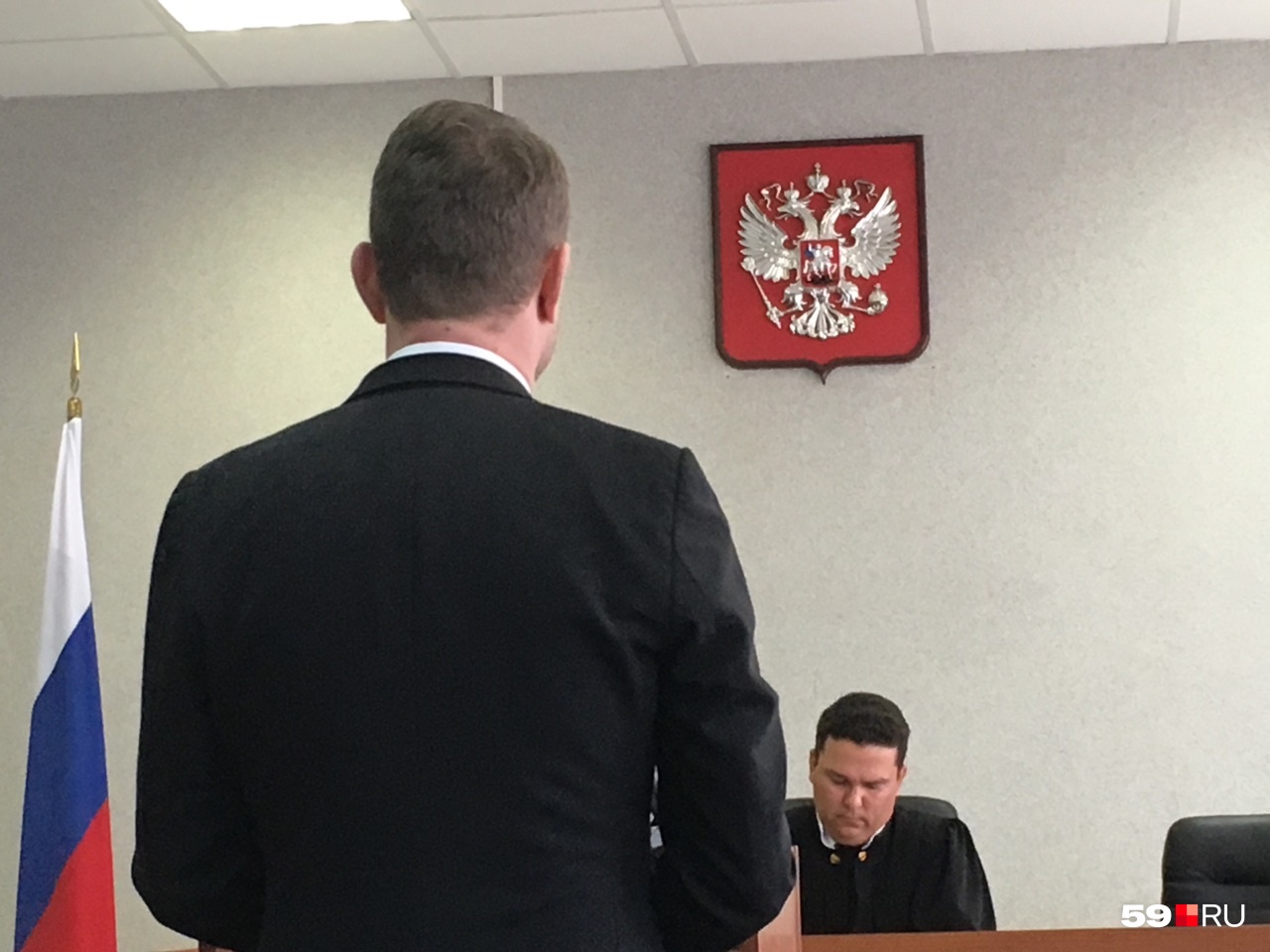 Судья опрашивает Андрея Ширмана