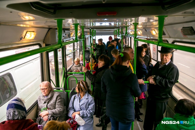 В большинстве автобусов безналичной оплаты нет В большинстве автобусов безналичной оплаты нет