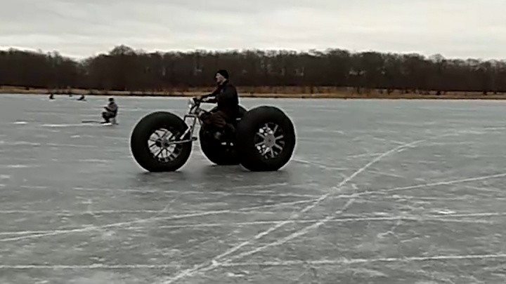 Видео дня: чудо-трицикл на Святом озере
