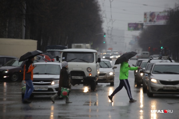 Прятать зонтики в шкаф пока рано Прятать зонтики в шкаф пока рано