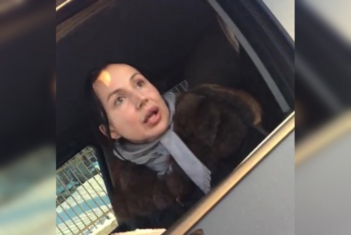 Владислава заявила, что повела себя эмоционально из-за того, что инспектор ее спровоцировал, в частности он, по ее словам, складывал губы уточкой Владислава заявила, что повела себя эмоционально из-за того, что инспектор ее спровоцировал, в частности он, по ее словам, складывал губы уточкой