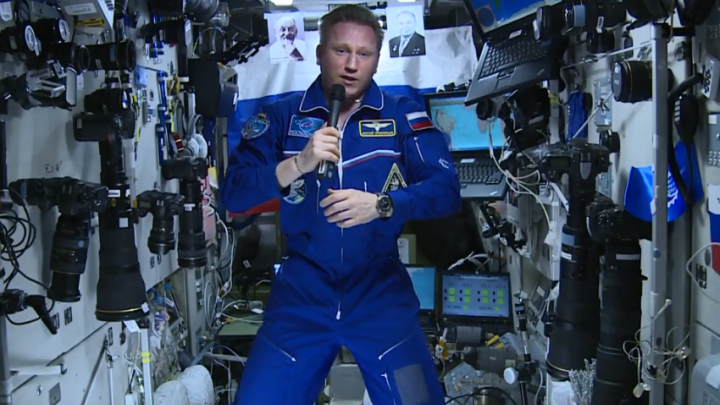 «Героями себя здесь никто не считает»: космонавт из Екатеринбурга записал интервью с МКС