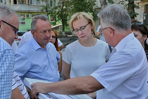 Глава Кировского района Игорь Рудаков и глава города Елена Лапушкина Глава Кировского района Игорь Рудаков и глава города Елена Лапушкина
