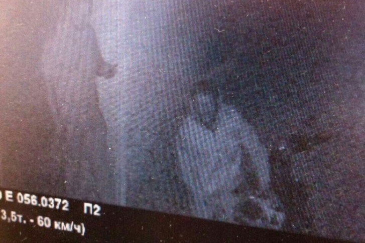 На фото подозреваемый, попавший на видео На фото подозреваемый, попавший на видео