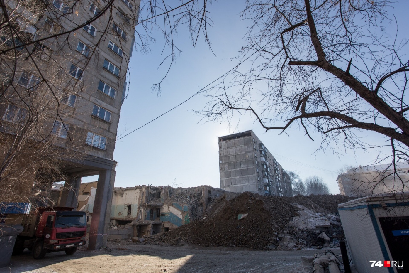 Власти поторопили жителей пострадавшего от взрыва дома в Магнитогорске с решением о переезде