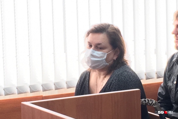 Наталья Аборина на суде прятала лицо за маской Наталья Аборина на суде прятала лицо за маской