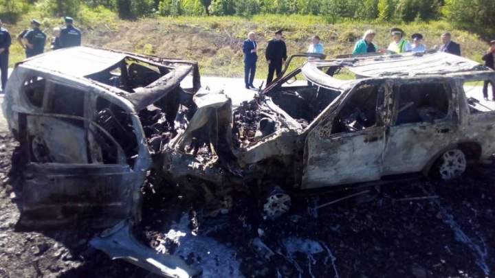 Пять человек
сгорели в страшной аварии на трассе под Красноярском