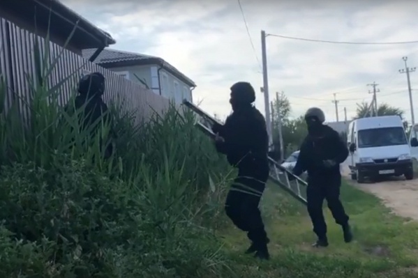 Подозреваемых задержали в частном доме Подозреваемых задержали в частном доме
