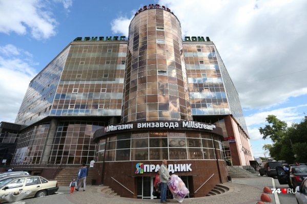 Владелец магазина уверен, что челябинцы будут ехать сюда издалека, чтобы устроить запоминающийся праздник Владелец магазина уверен, что челябинцы будут ехать сюда издалека, чтобы устроить запоминающийся праздник