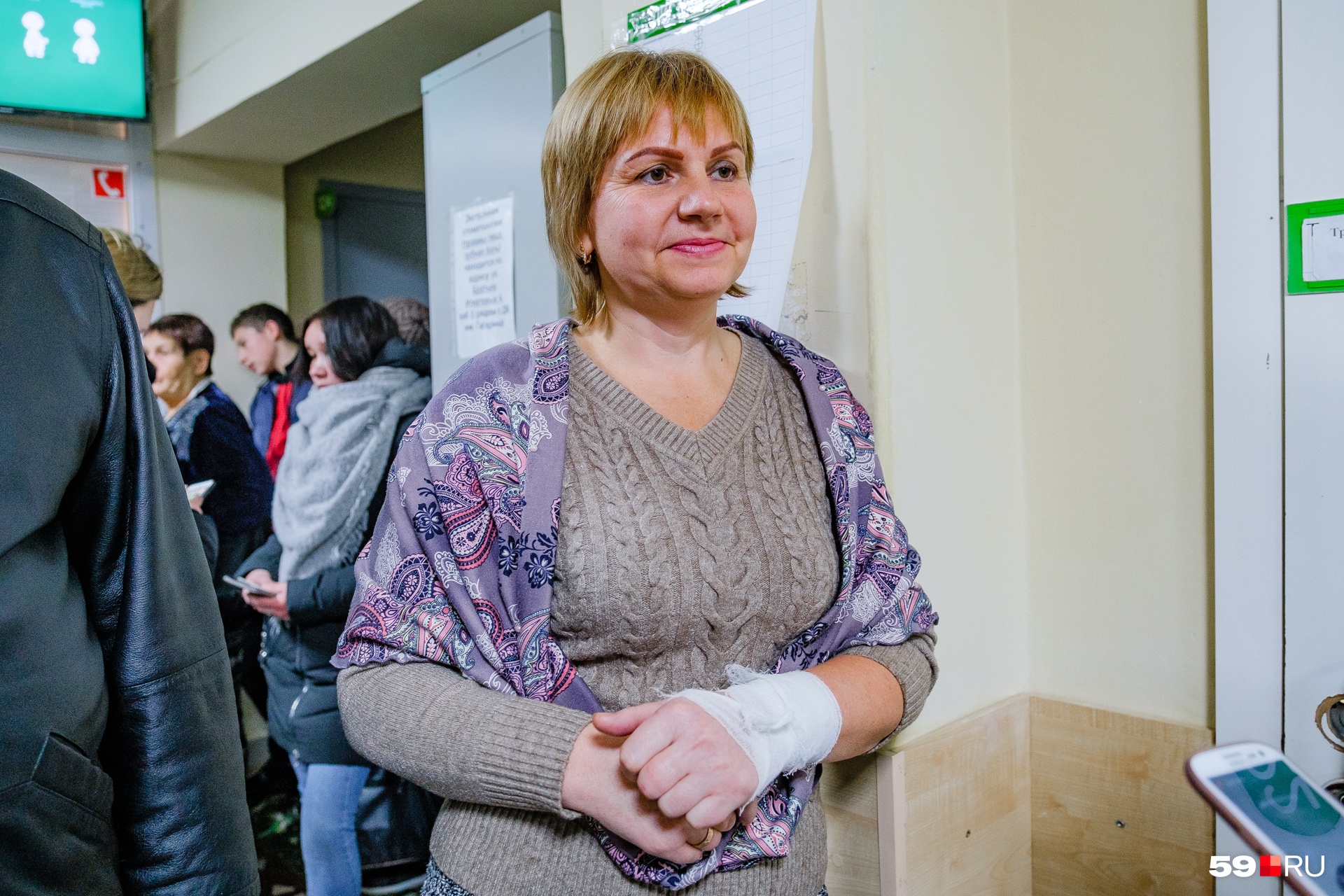 Ольга даже не успела толком отойти от дома Ольга даже не успела толком отойти от дома