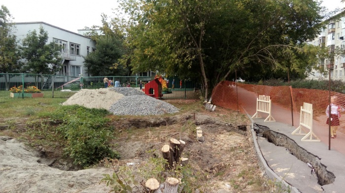 Тротуар возле детского сада № 480 Тротуар возле детского сада № 480