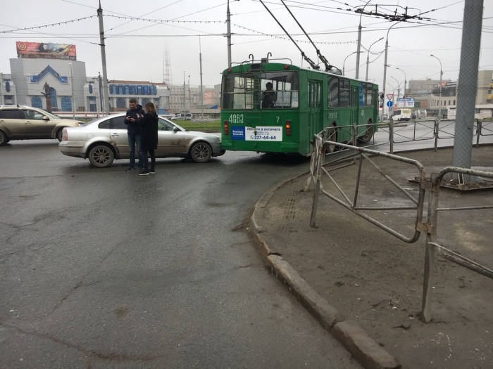 Пассажиров троллейбуса высадили Пассажиров троллейбуса высадили