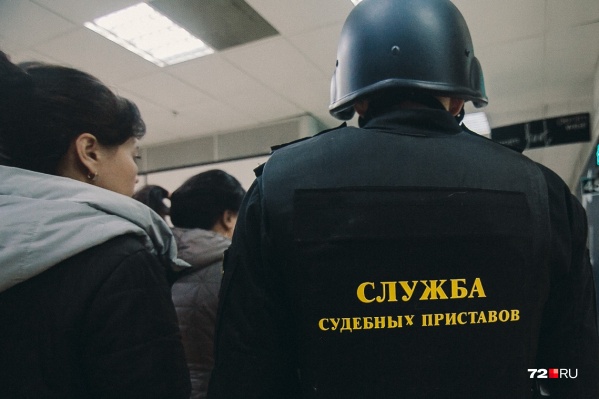 Уговорить мужчину съехать добровольно женщине не удавалось Уговорить мужчину съехать добровольно женщине не удавалось